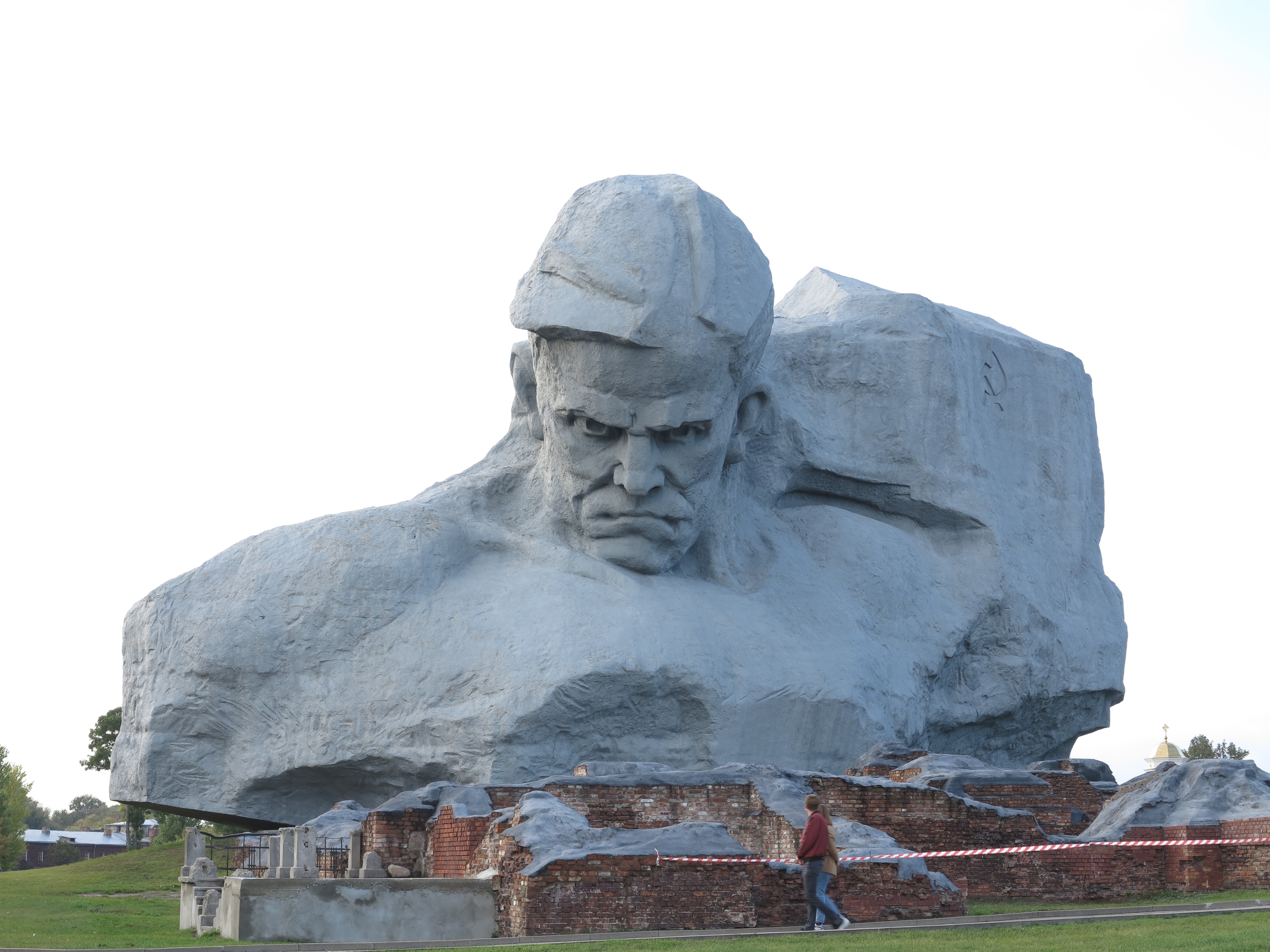 Памятник в Крепости