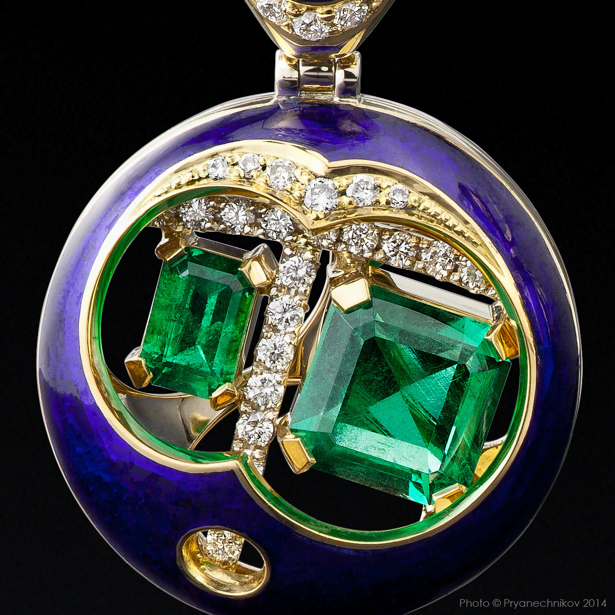 Фото ювелирных изделий с драгоценными камнями, бриллиантами и эмалью 