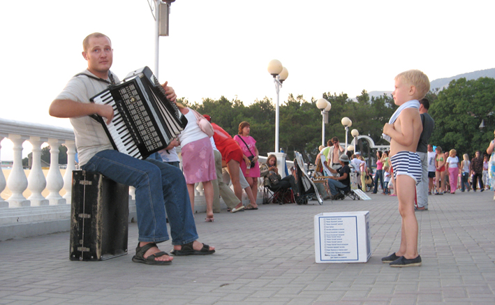 Любитель народной музыки.