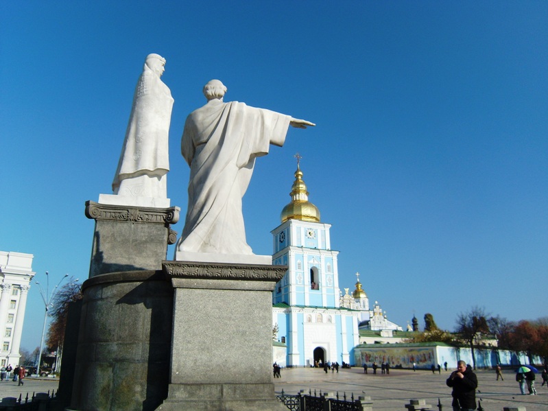 Киев. Памятник Ольге.