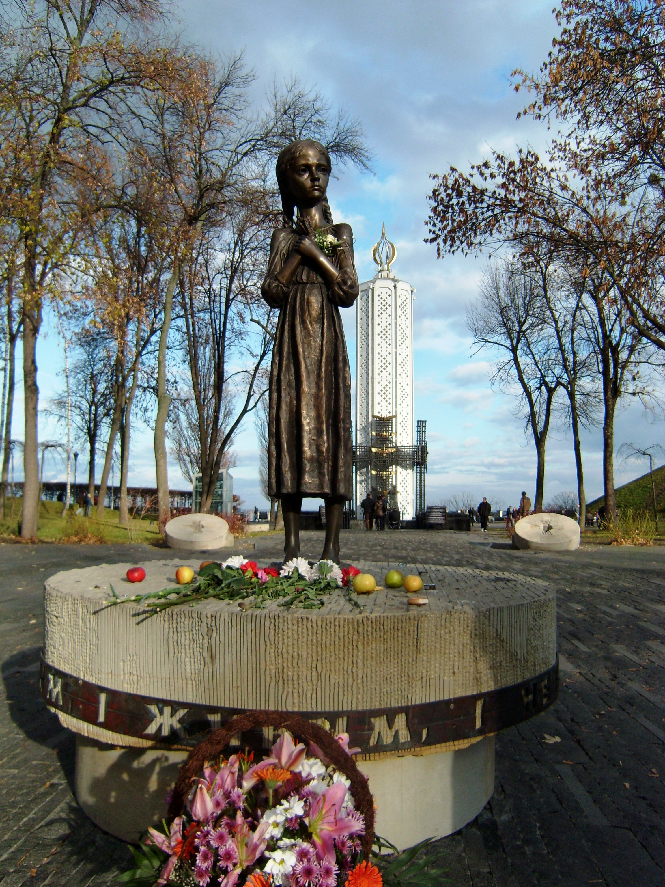 Киев. Памятник.