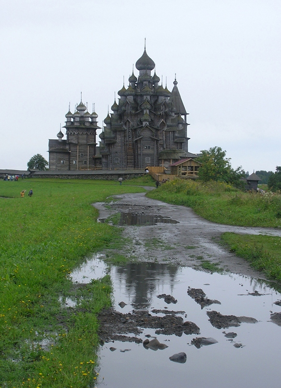 Кижи в дождь.