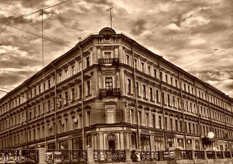 Сепия здание в Питере