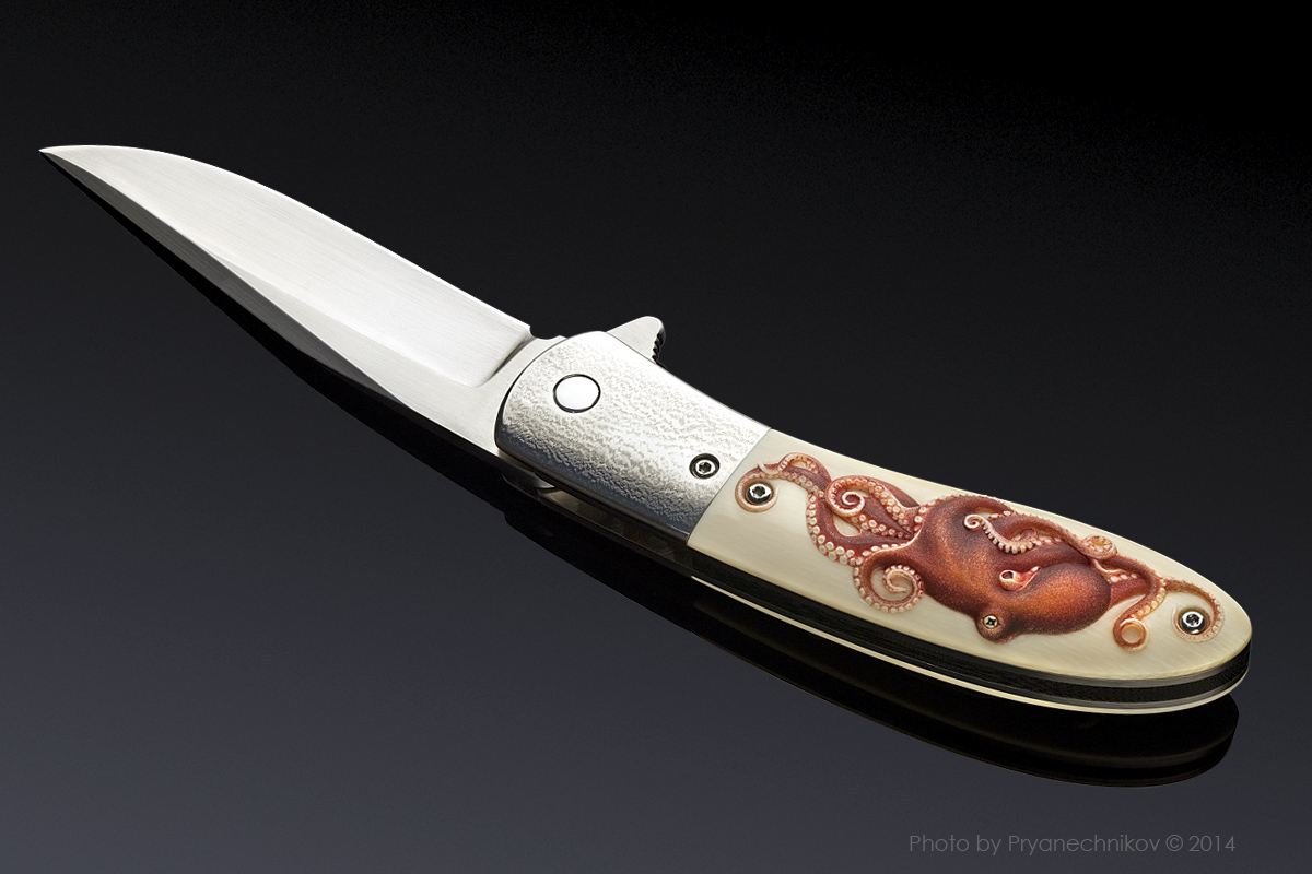 Рекламное фото авторских ножей.