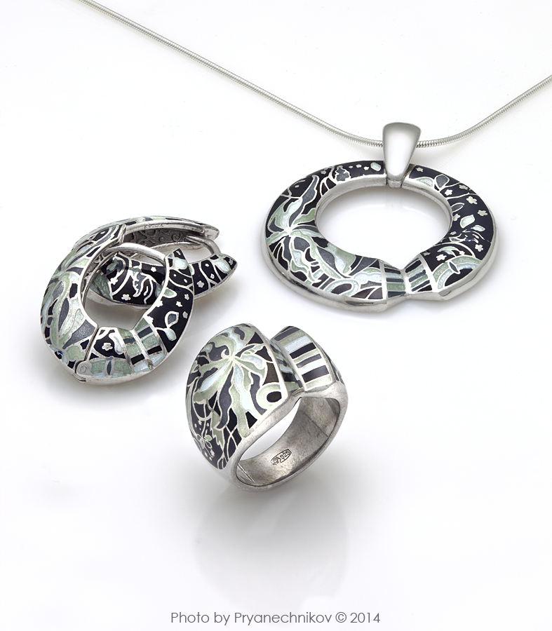 Фото ювелирных изделий из серебра с горячей эмалью. Diamond Jewellery
