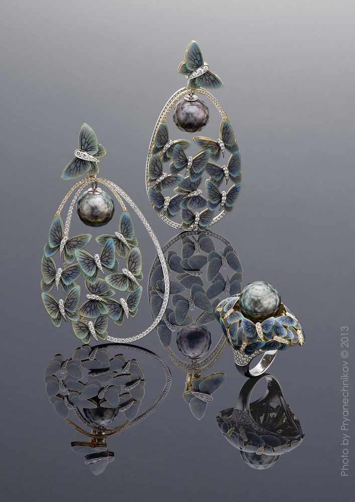 Фото ювелирных изделий с жемчугом и эмалью. Diamond Jewellery