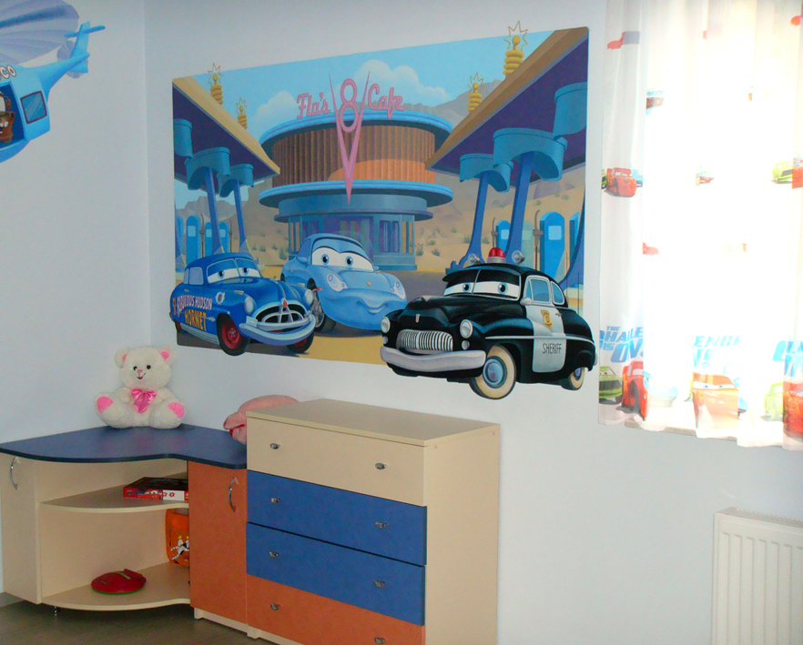 рисунок на стене детской комнаты