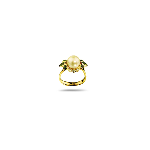 Кольцо из желтого золота с белым жемчугом акойя цаворитами и бриллиант